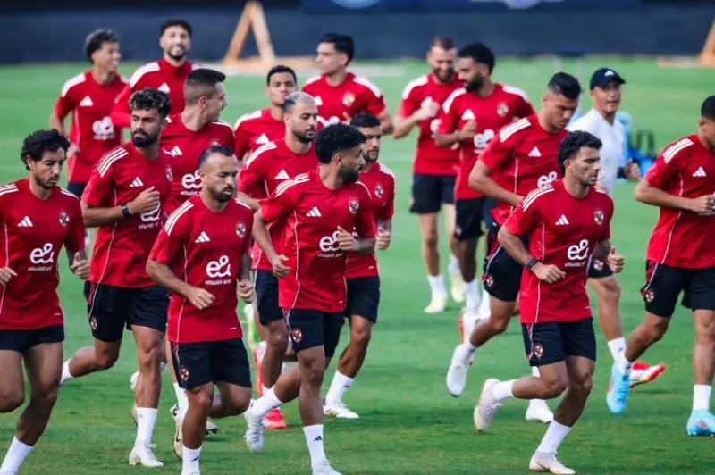 "مواجهة قوية: ثنائي الأهلي يتفوق على حارس بايرن ميونيخ في تحدٍّ مثير" (فيديو)